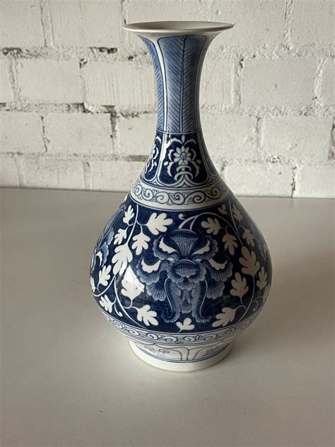 Beautiful Vintage Hand Painted Blue And White Vase