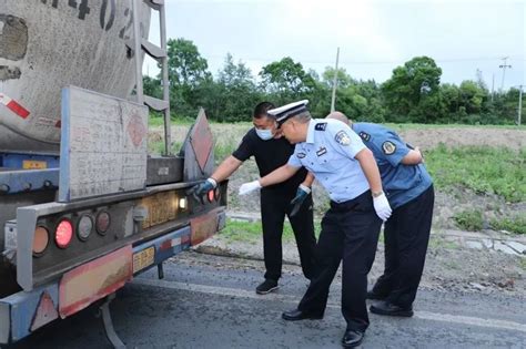 【夏季治安打击整治“百日行动”】部门协作 联合执法 鹤岗市公安局交警支队开展治超百日攻坚行动 澎湃号·政务 澎湃新闻 The Paper