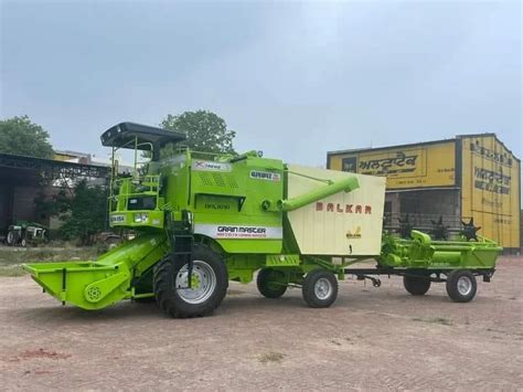 Feet Mild Steel Combine Balkar Grain Harvester Acres Hr Above