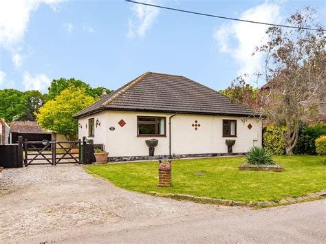 3 Bed Detached Bungalow For Sale In Christchurch Avenue Wickford