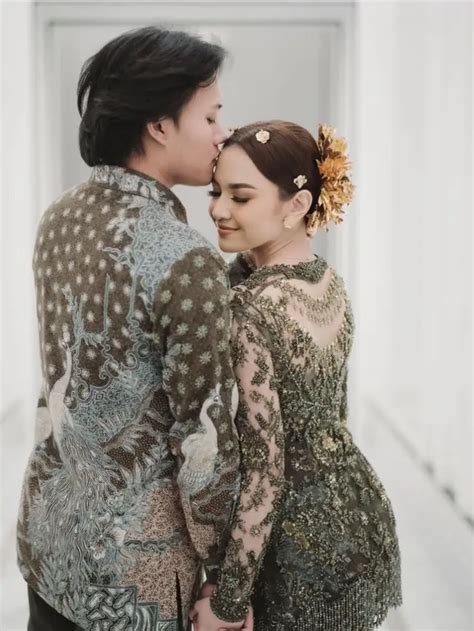 6 Pesona Duo Bestie Aaliyah Massaid Dan Mahalini Kenakan Kebaya Dari