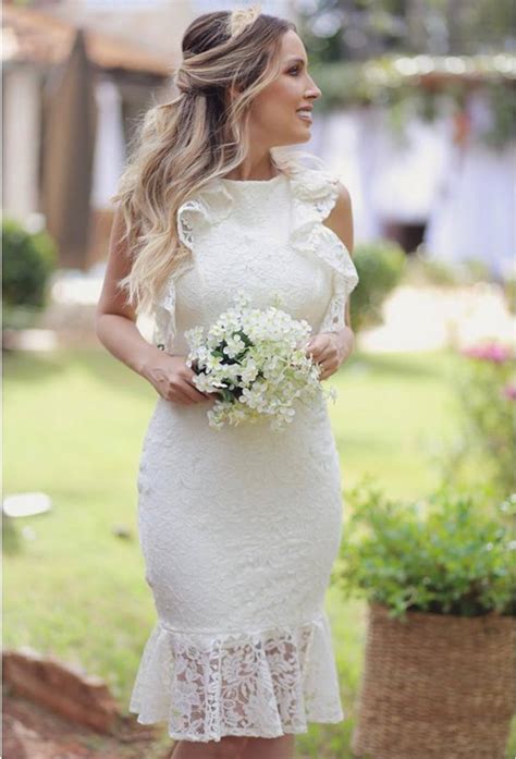 Inspiração de vestido curto branco e renda