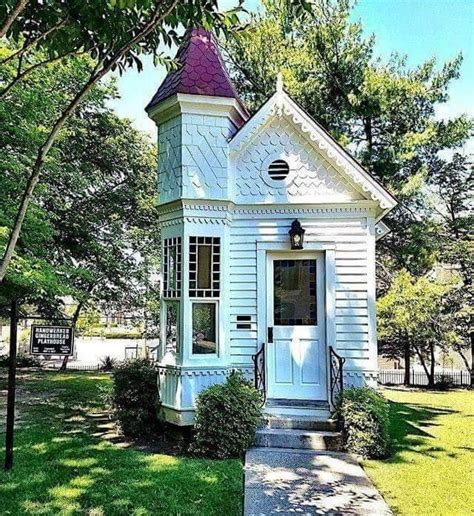 Pin On Victorian Loves Tiny Cottage Small House Victorian Homes