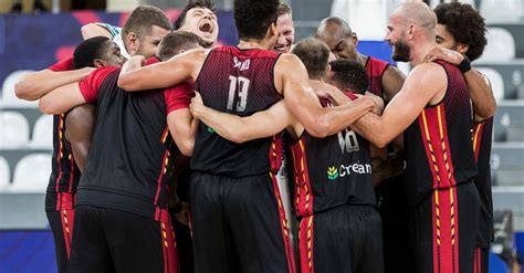 Stunt Van Formaat Belgian Lions Verslaan Basketgrootmacht Spanje