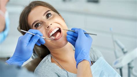 Cómo cuidar mejor tus encías Clínica dental Bugella Rubio