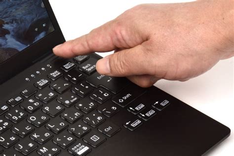 富士通 LIFEBOOK WU-X/G2 レビュー：軽さと性能で選ぶならコレ！使いやすさも抜群の 13.3型モバイルノートPC | 大人のため ...