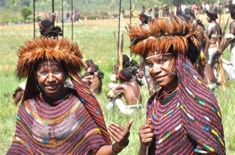 Pakaian Adat Papua UtakAtikOtak