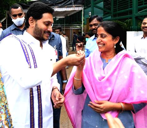 Andhra Pradesh Cm Ys Jagan Mohan Reddy With His Wife Bharati Participate Makar Sankranti