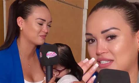 Angie Arizaga Se Conmueve Y Llora Al Conocer A Fan Tica Gracias Por