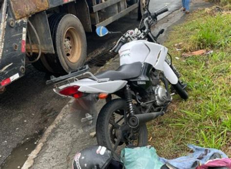 Motociclista morre na SP 75 depois de bater em caminhão cegonha