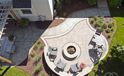 Backyard Brick Patio - Lawn Edging, Paver Edging & Green Roof Edging