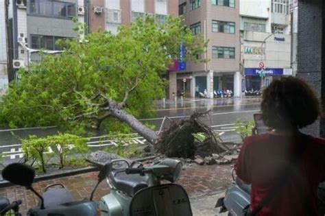 Taiwan Shuts Down For Second Day As Typhoon Krathon Makes Landfall