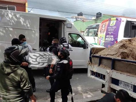 Camioneta choca contra autobús en Xalapa hay 7 lesionados