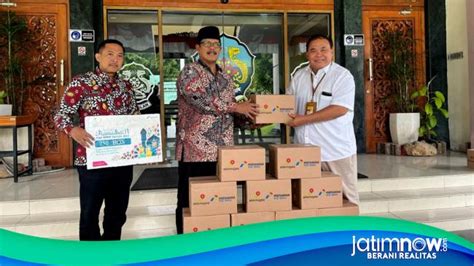 Phe Wmo Salurkan Ribuan Paket Sembako Untuk Warga Bangkalan