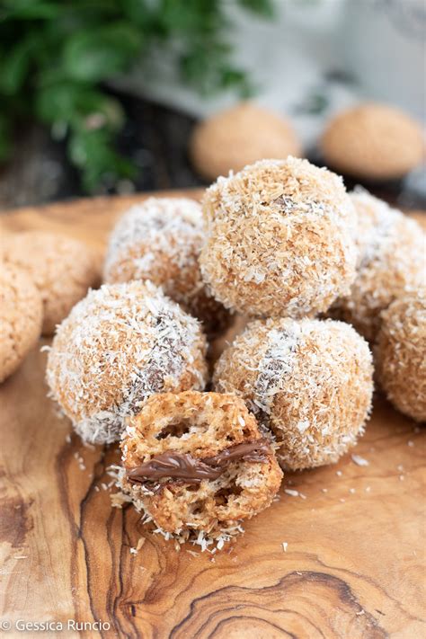 Dolcetti Con Amaretti E Nutella Ricetta Baci Di Amaretti