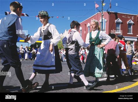 Costumed dancers at the Svensk Hyllningsfest Swedish festival in ...