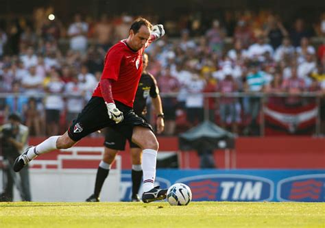 Video Year Old Goalkeeper Rogerio Ceni Scores His Th Career Goal