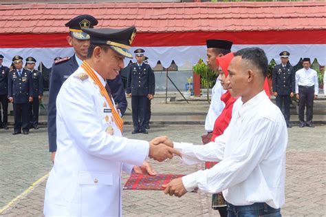 Diserahkan Simbolis Amran Mahmud 226 WBP Rutan Kelas IIB Sengkang