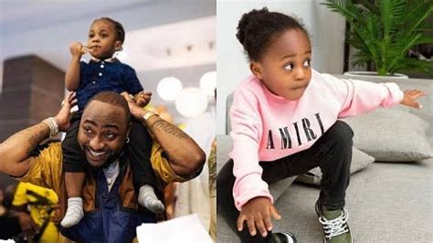 Nigéria Davido rend hommage à son fils décédé à travers un bijou