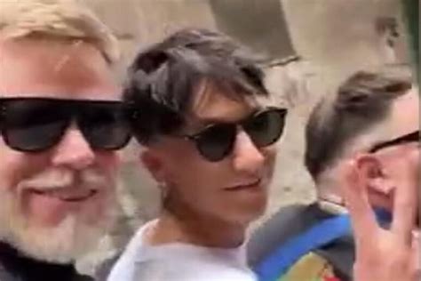 In Tre In Scooter Senza Casco A Napoli Anche Il Cantante Ultimo