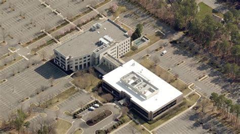 buffetts berkshire hathaway buys innsbrook buildings  energy hq