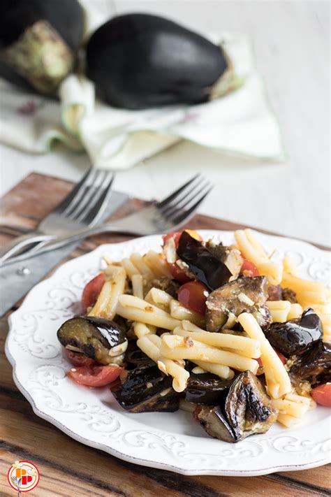 Pasta Con Melanzane E Pomodorini Con Ricotta Affumicata