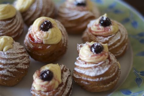 Zeppola Tour Tra Le Pasticcerie Storiche Di Napoli Linkiesta It