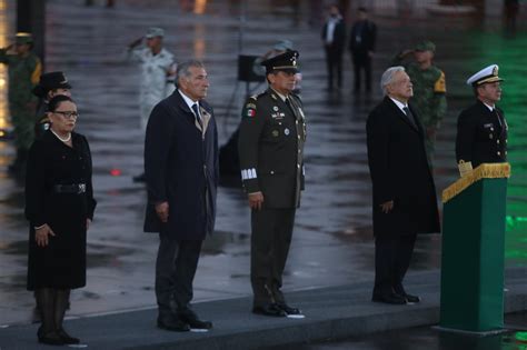 Ceremonia De Izamiento De Bandera En Conmemoracion A Las Victimas De