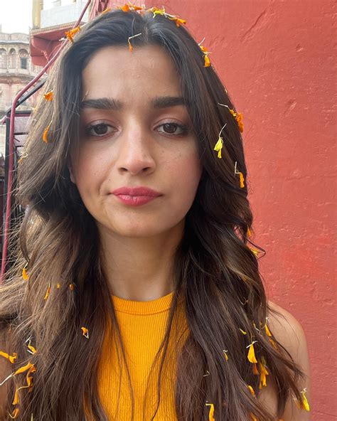 Alia Bhatt Gives Fans A Sneak Peek Into Her Personal Life Check Out Iwmbuzz