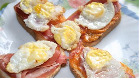 Tostadita Con Jam N Y Huevo De Codorniz Gastronomia Uy