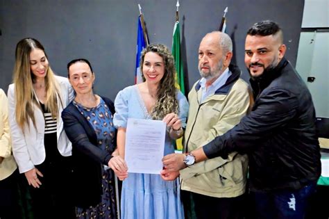 Prefeita Cordélia Torres oficializa festejos como patrimônios culturais