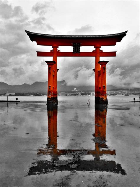 Itsukushima Shrine Torii Torii Del Santuario De Itsukush Flickr