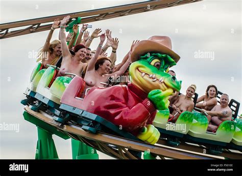 Menschen Eine Achterbahn Nackt In Southend On Sea Essex