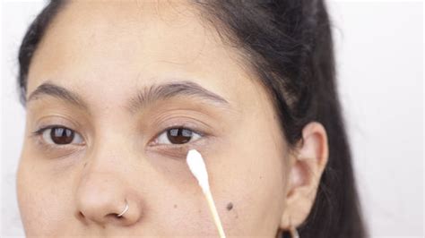 How To Prevent Makeup Smudging Under Eyes Mugeek Vidalondon