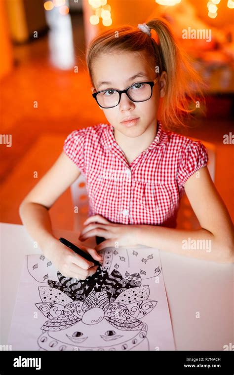 Dessin De Fille Blonde A Lunettes Banque De Photographies Et Dimages Haute R Solution Page