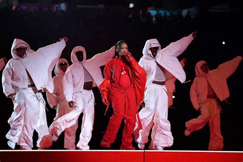 Gemischte Reaktionen Nach Rihannas Super Bowl Auftritt Puls