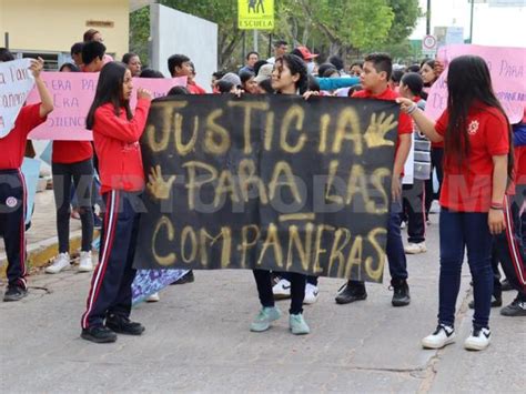 Exigen destitución de docente por presunto abuso sexual