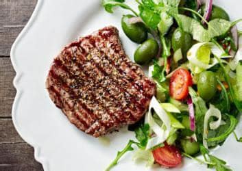 Mediterraner Salat mit Steak Gymondo Magazin Fitness Ernährung