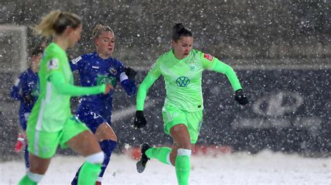 Frauen Bundesliga Vfl Wolfsburg Siegt Gegen Turbine Potsdam Und Den