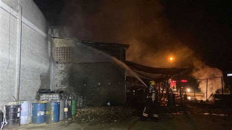 EM MORRO DA FUMAÇA CBMSC COMBATE INCÊNDIO POR MAIS DE DUAS HORAS EM