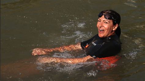 Anne Hidalgo Plonge Dans La Seine Apr S Am Lie Oud A Castera Mais