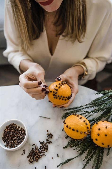 Diy Orange Pomander Balls Oranges Or Lemons Nail Cloves