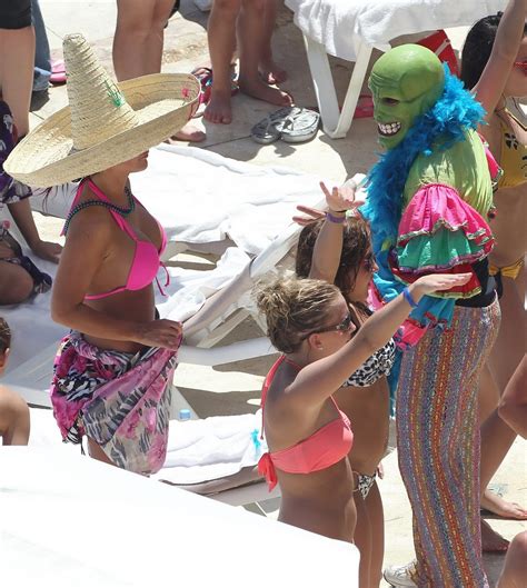 Jenni Farley Showing Off Her Bikini Body At The Beach In Cancun Porn Pictures Xxx Photos Sex