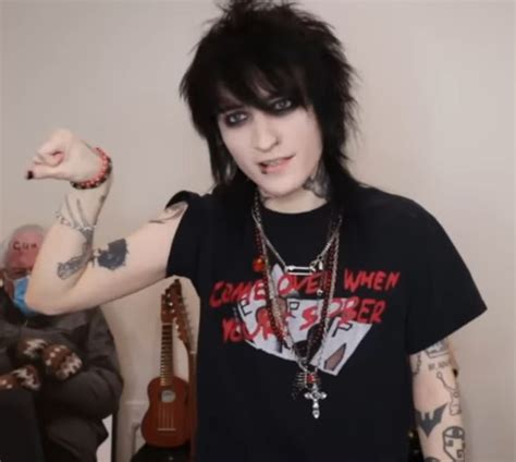Johnnie Guilbert In 2024 Johnnie Guilbert Cute Emo Guys Hot Emo Guy