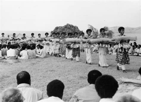 Smarthistory – Presentation of Fijian Mats and Tapa Cloths to Queen ...