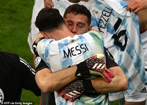 Argentina S Lionel Messi Labels Emiliano Martinez As A Phenomenon