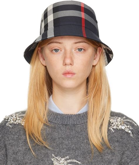 Burberry Chapeau Bob Bleu Marine Grands Carreaux Ssense France