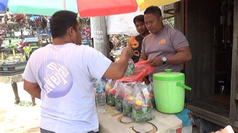 Polisi Nyambi Jadi Tukang Penggali Kubur Secara Sukarela Busamid