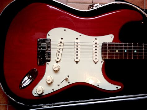 Fender American Deluxe Stratocaster Image