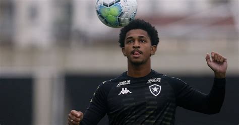 Escalação Warley pode ser mais uma novidade no Botafogo contra o Ceará